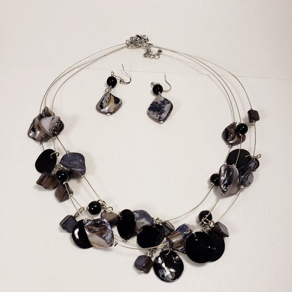 Mother-of-Pearl Multi-Strand Necklace & Shell Drop Earrings | Iridescent Beads - Picture 5 of 9